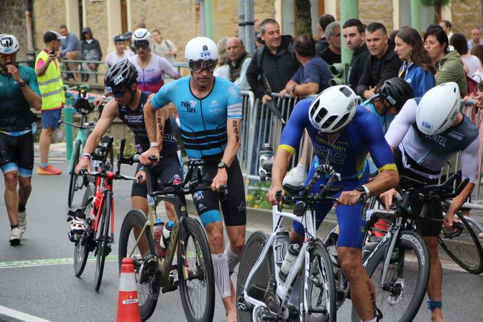 Larunbateko Zarauzko Triatloiak trafikoan aldaketak eragingo ditu