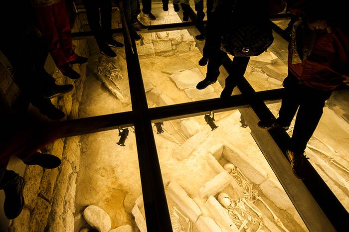 Bisita gidatu bereziak antolatu ditu Arte eta Historia museoak Gau Beltza ospatzeko