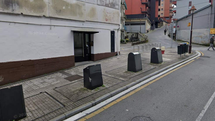 Pelotari kaleko zabor edukiontziak kendu, eta aparkalekuak sortuko ditu udalak