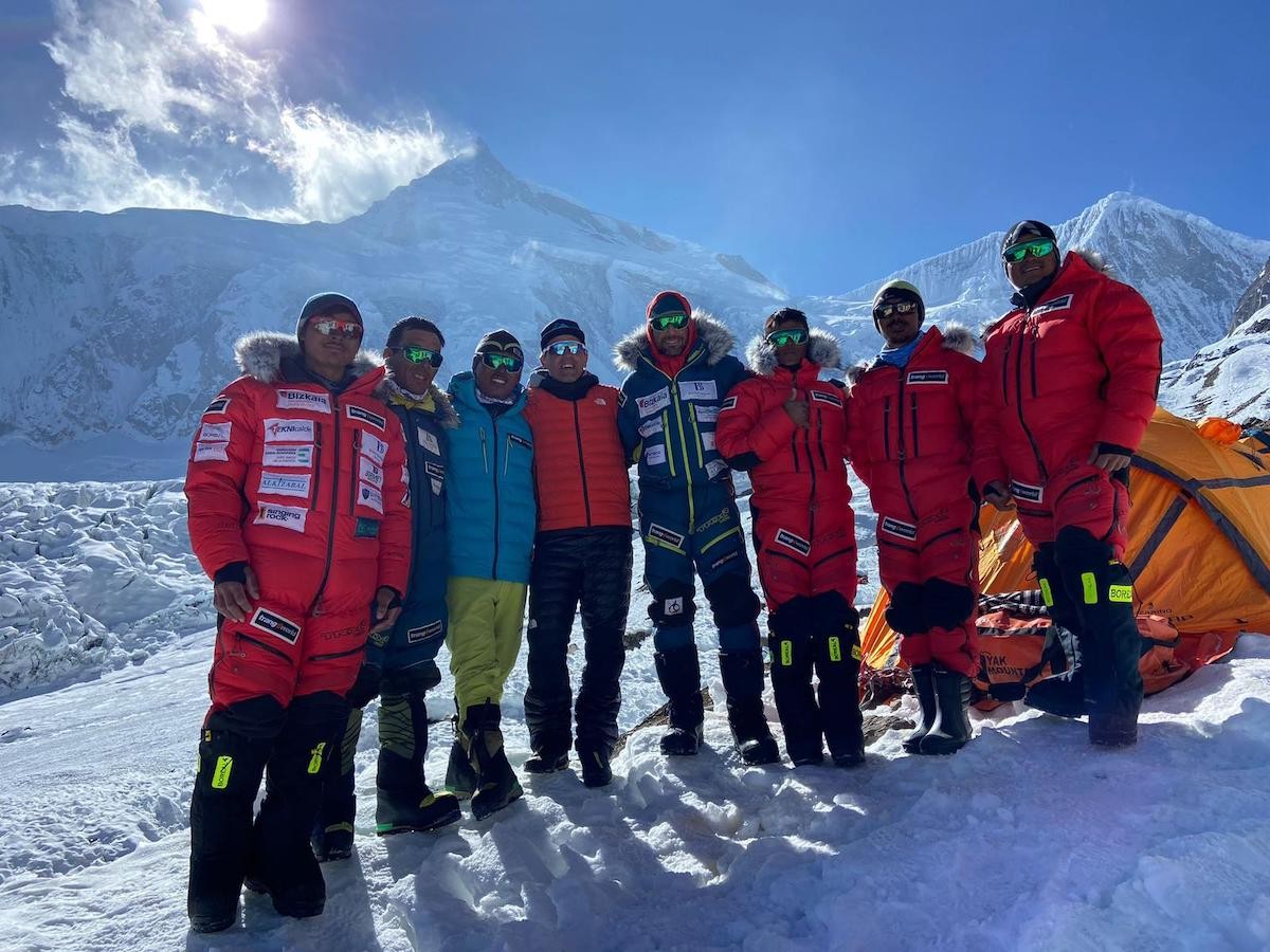 Manaslu neguan igotzea lortu du Alex Txikonek, "historian lehen aldiz"