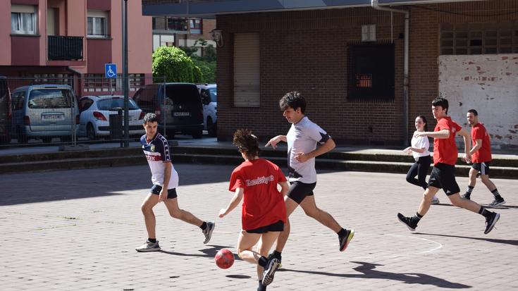 Ostiralera arte eman daiteke izena SKAPAko Futbito Txapelketan