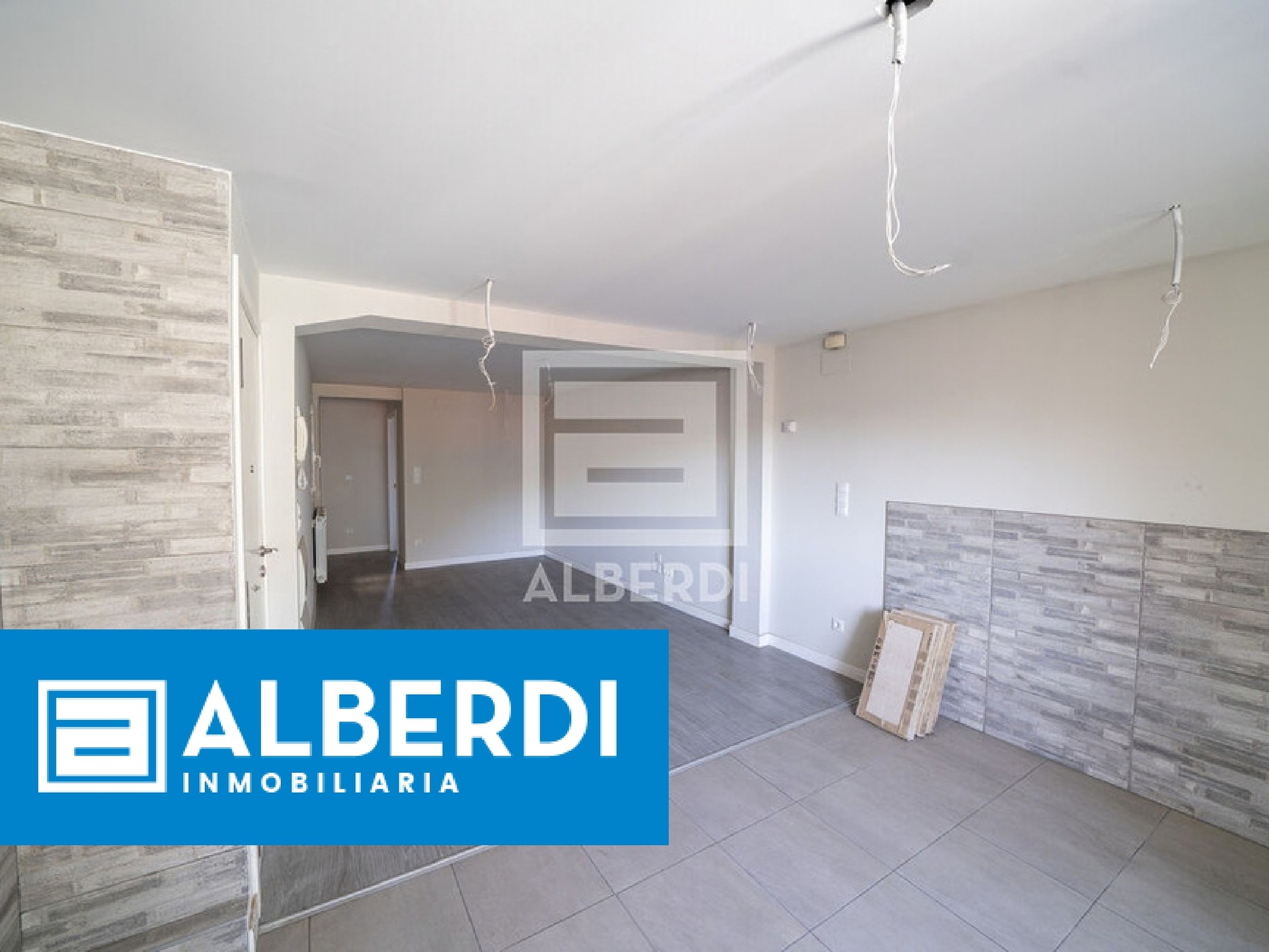Alberdi Inmobiliaria: bi logelako etxebizitza salgai Aizkibel kalean