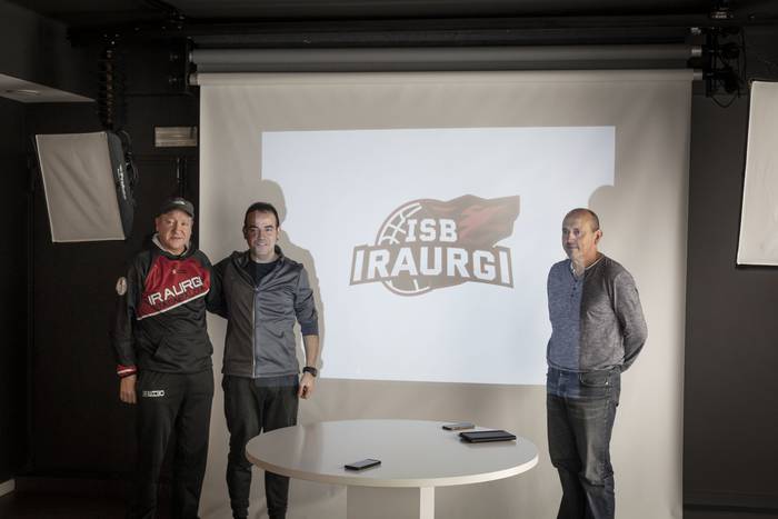 Irudi berria aurkezku du Azkoiti-Azpeitiko Iraurgi saskibaloi taldeak