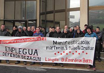 LABek eta Azpeitiko eta Zestoako udalek Bilboko enpleguaren aldeko manifestazioarekin bat egin dute