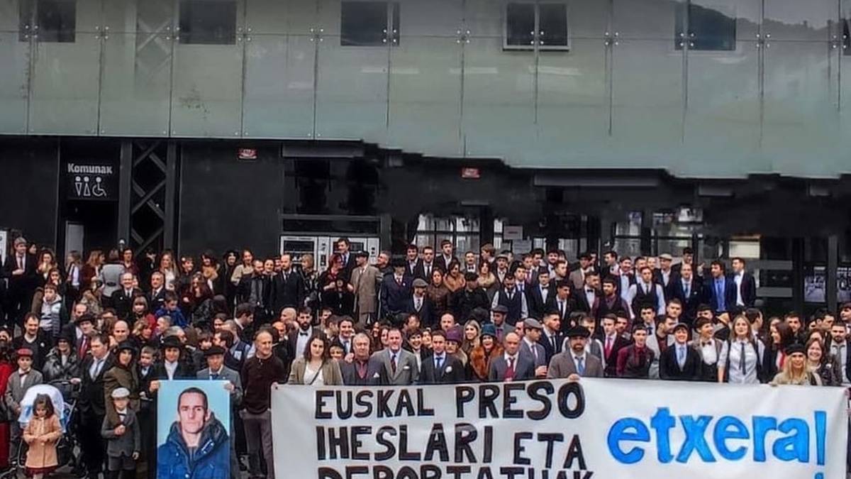 Presoen eskubideen aldeko Elegante argazkira deitu du bihar Etxerak