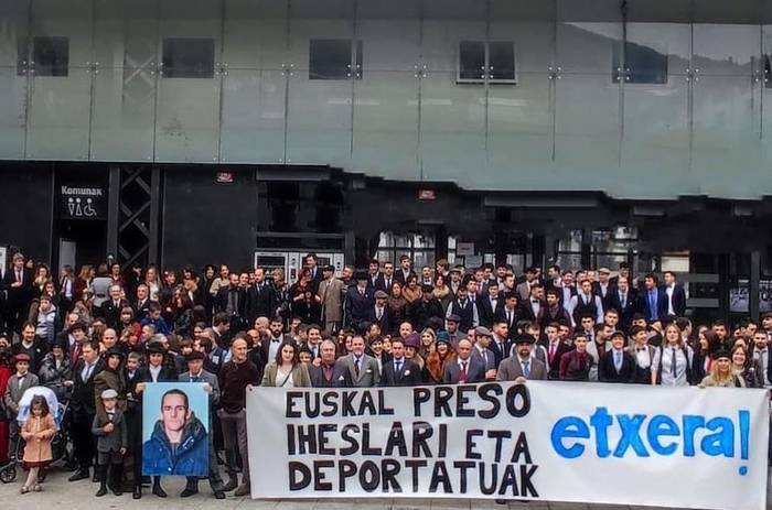 Presoen eskubideen aldeko Elegante argazkira deitu du bihar Etxerak