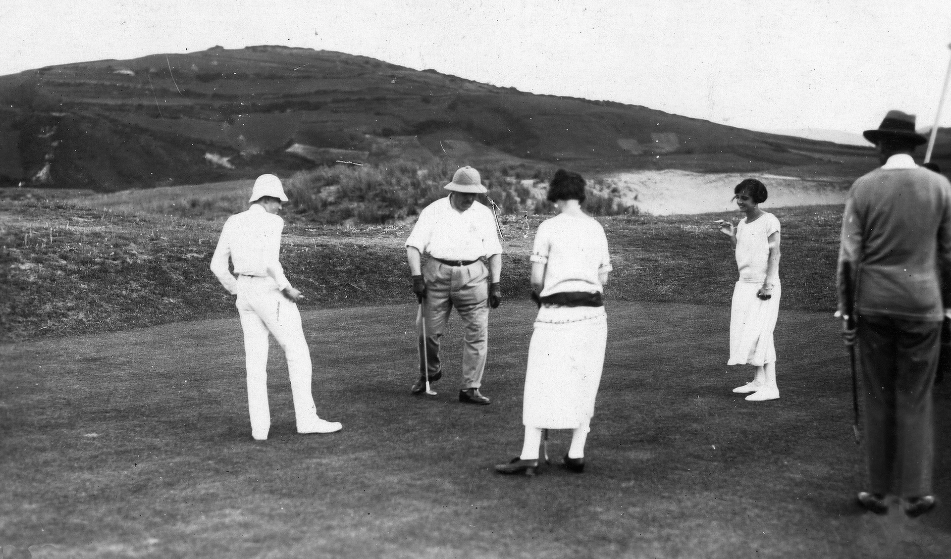 Duela 100 urte, Espainiako errege-erreginak Zarauzko Golf Klubean izan zirenekoa