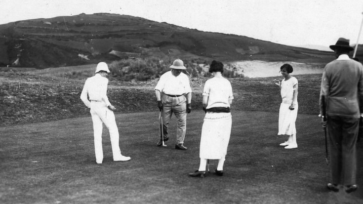 Duela 100 urte, Espainiako errege-erreginak Zarauzko Golf Klubean izan zirenekoa