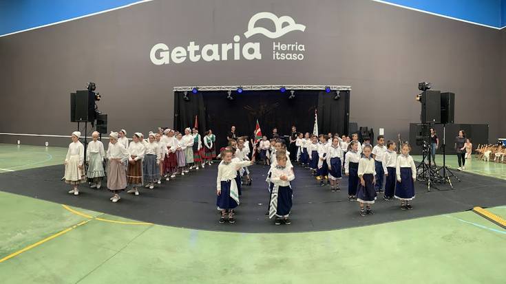 Dantza erakustaldia, Euskal Jai egunaren atarian
