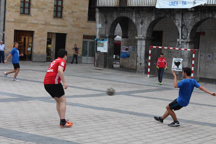 Sarraski taldeak irabazi du Azpeitiko Sare Futbito Txapelketako liga