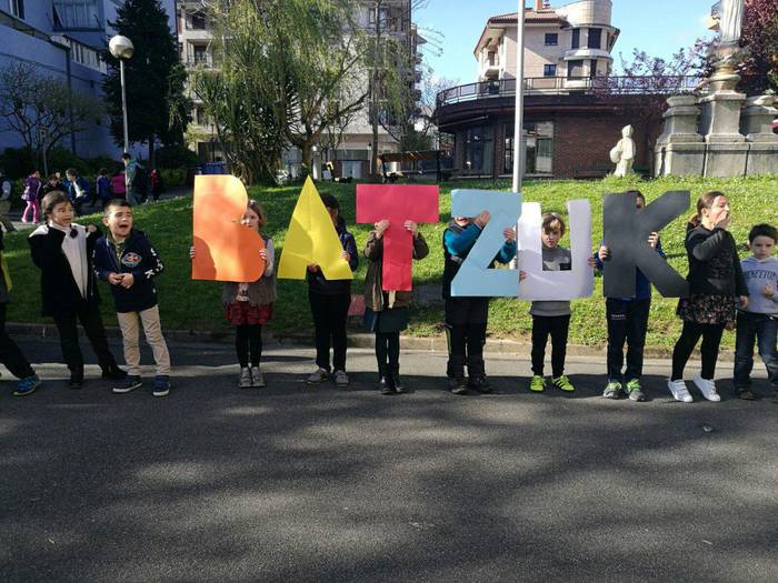Korrika Txikia egin dute Iraurgi Ikastetxeko Haur Hezkuntzan