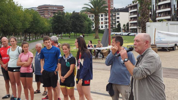 [BIDEOA] Andoni Egañaren bertsoak 'Juanita Larando' ontziko eskifaiari