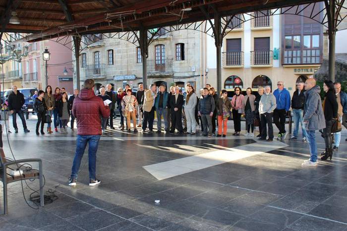 Orioko egungo nahiz izandako hainbat udal ordezkarik eman diote babesa maiatzaren 7ko herri galdeketari