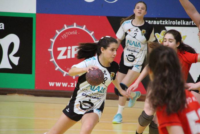 Zarauzko eta Zumaiako eskubaloiko jubenilek estatuko sektoreak jokatuko dituzte