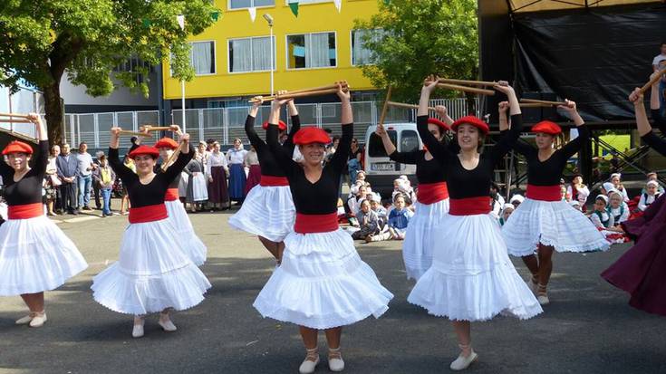 Jalgi Dantza Taldean haurrek matrikula egiteko eguna, irailaren 18an