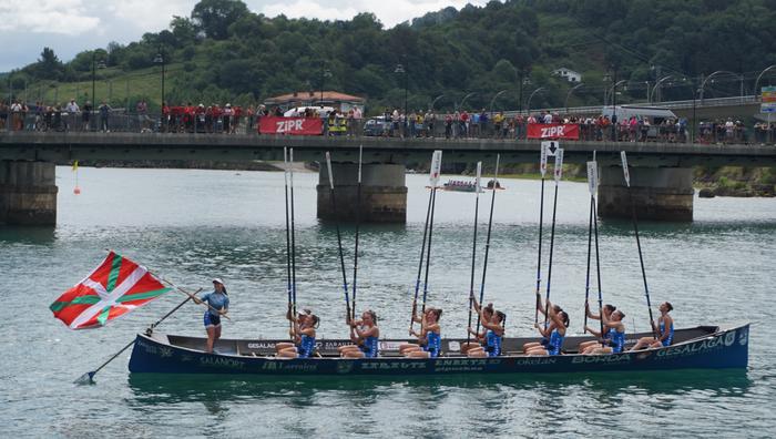 Hiru estropada jokatuko dituzte Zarauzko traineruek asteburuan