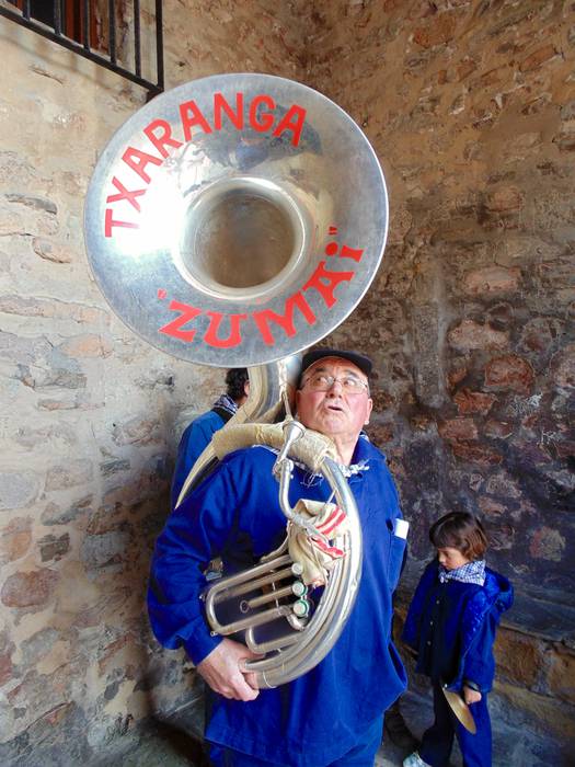 Gaztetxoekin kalejira egingo du Zumai txarangak santelmotan