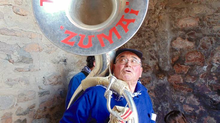 Gaztetxoekin kalejira egingo du Zumai txarangak santelmotan
