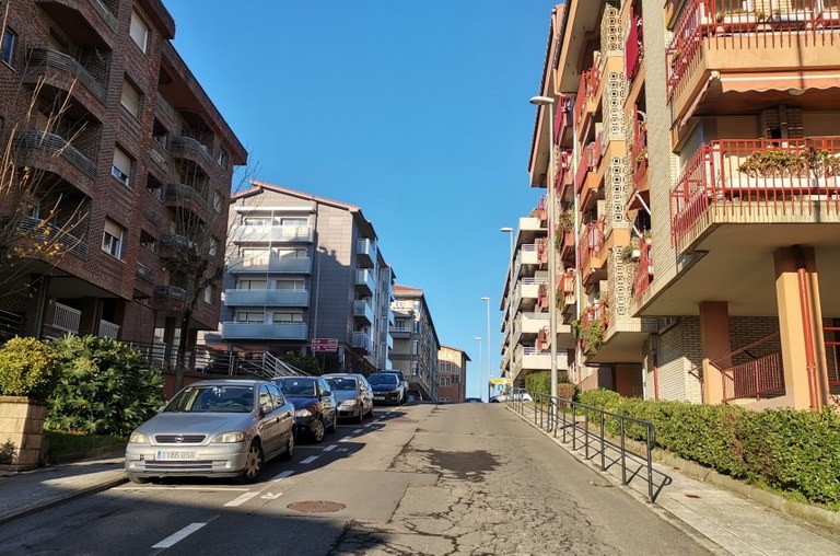 Ohiko zirkulazioa ezarri dute Larretxo auzunean