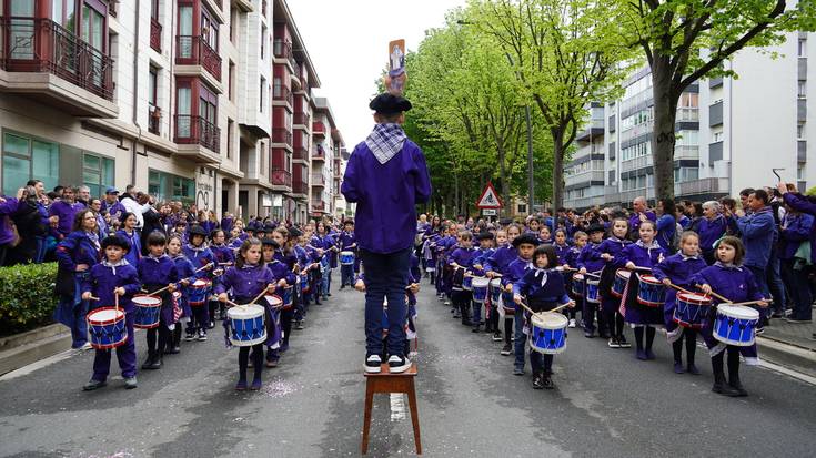 Danborrak astinduz ospatu dute gaztetxoek San Telmo bezpera