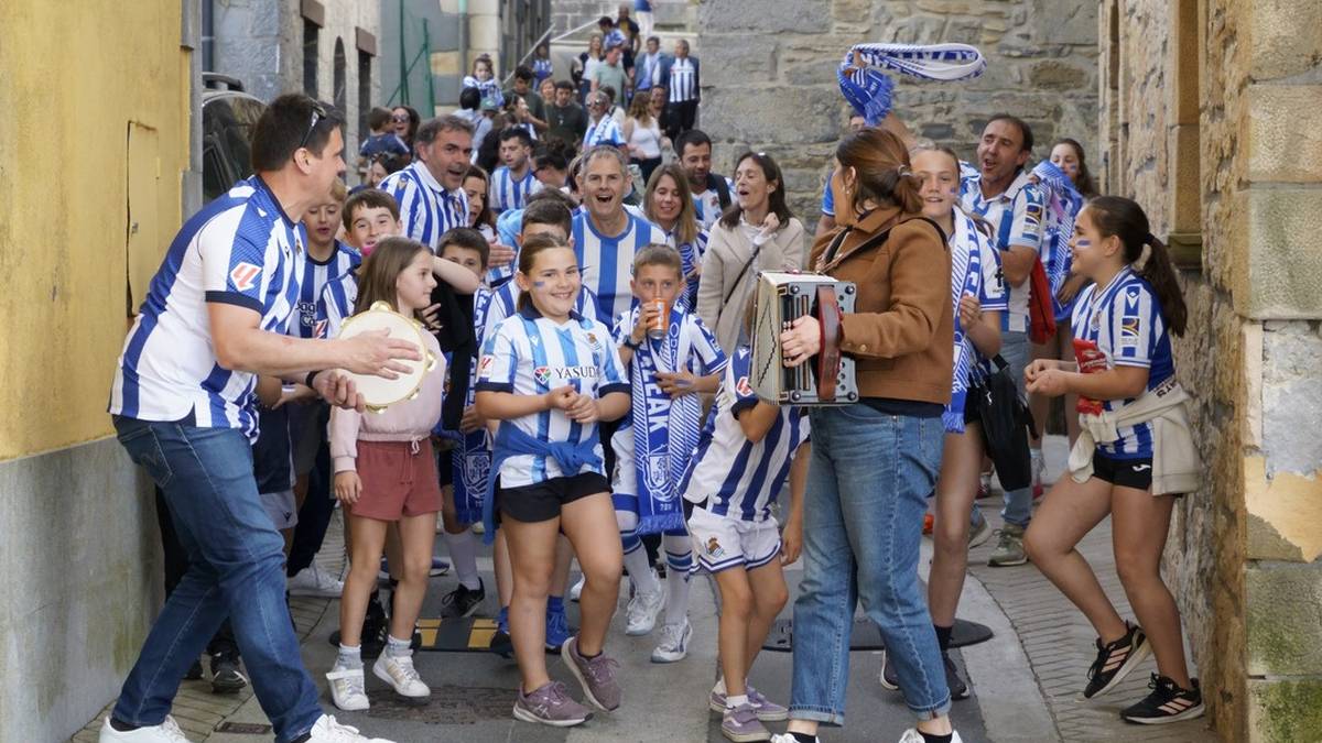 Ospakizun txuri-urdina, Espainiako Koparen atarian