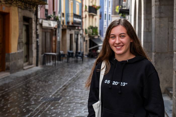 Neska arabiarrek pilotarekin duten loturaz jardungo du hizketan Naroa Agirrek