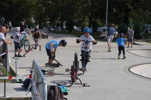 Scooter jaialdia antolatu dute iganderako