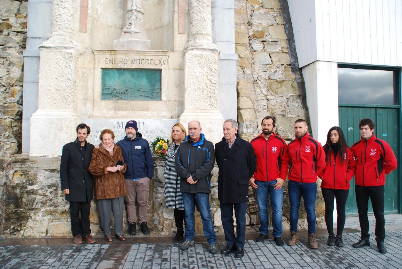 Aita Mari omendu dute gaur Donostiako portuan