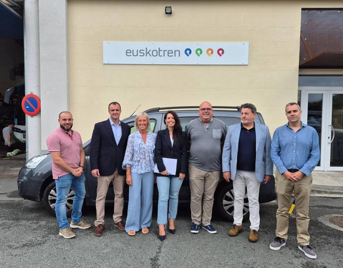 Euskotrenen autobus flotaren erdia berrituko dutela iragarri dute