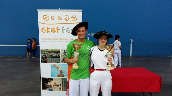 Euskal Pilota Egokituko Master Cup Txapelketan lehiatuko dira Leire Esnal eta Xabier Olaziregi