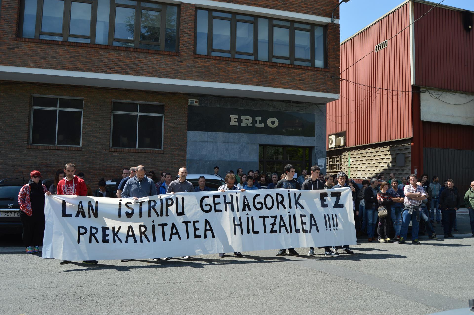 Erlo enpresako lan istripua salatzeko elkarretaratzea egin dute