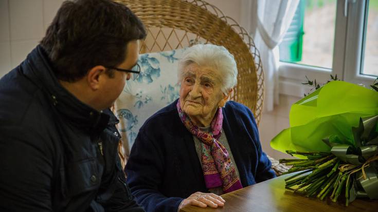 Madalena Artetxe Arrieta itziartarrak 100 urte bete ditu