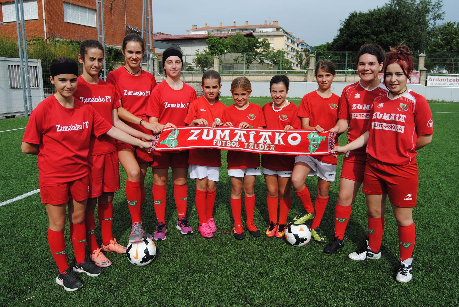 Animatu zaitez Futbolean Zumaiakorekin jolasten