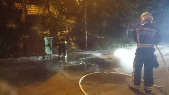 Bi edukiontziri su eman diete azken egunotan