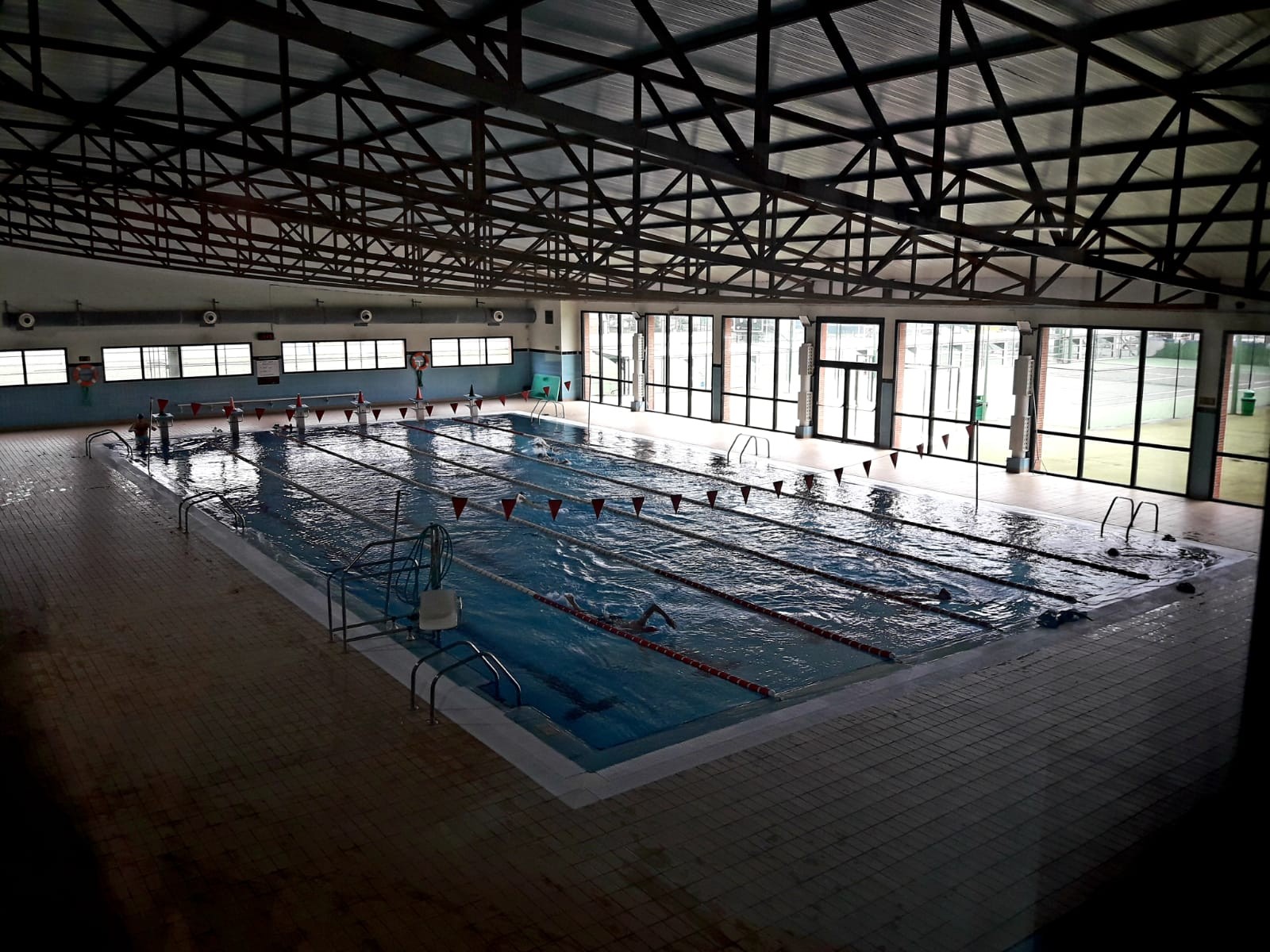 Olarru subek urpekaritza klaseak eman dizkie Herri Eskolako ikasleei