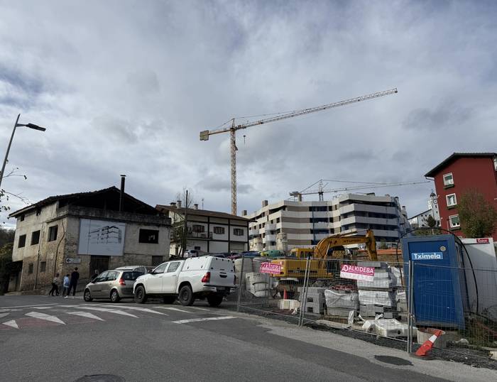 Hasi ditu udalak San Martinen irisgarritasuna hobetzeko eta aparkalekuak eraikitzeko proiektuak