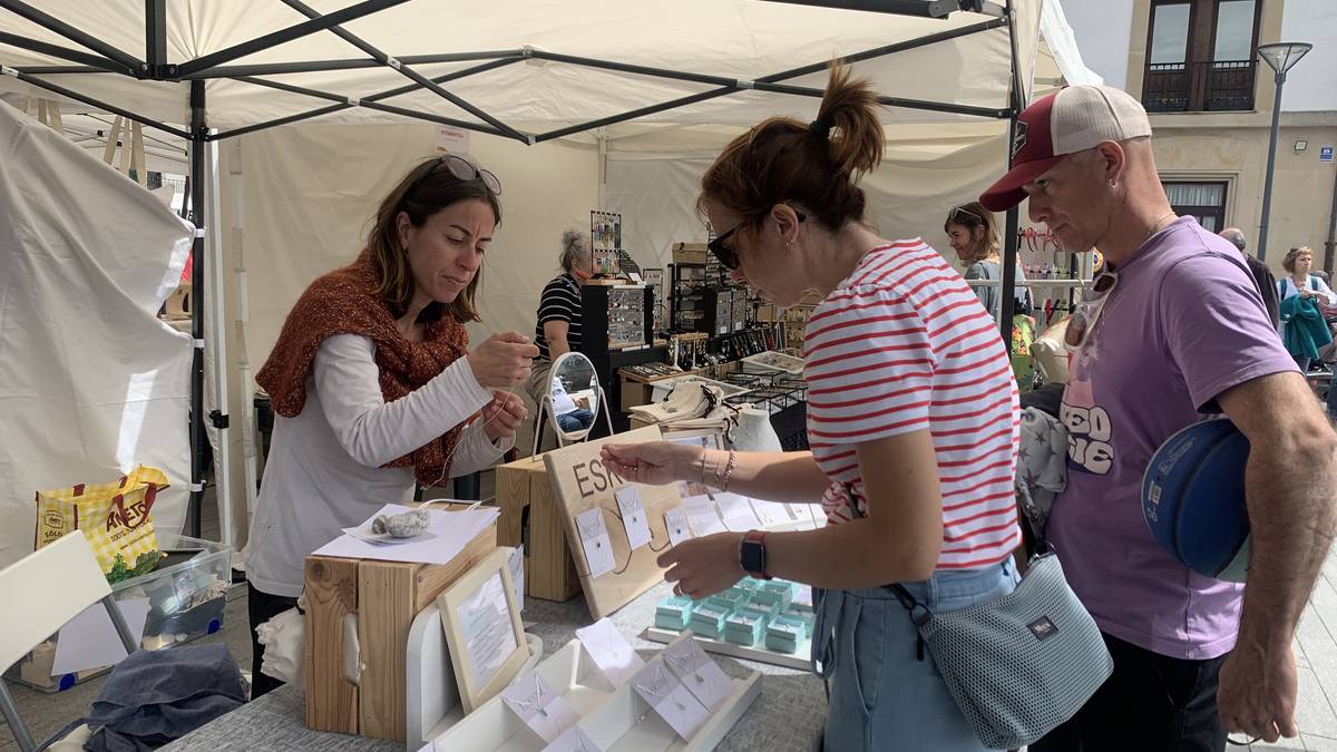 Artisau eta sortzaile azokan postua jarri nahi dutenek zabalik dute izena emateko epea