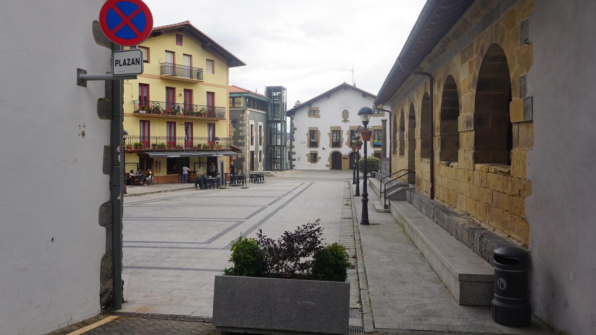 Aiako Emakume Taldeak elkarretaratzera deitu du herriko azken bi sexu erasoak salatzeko