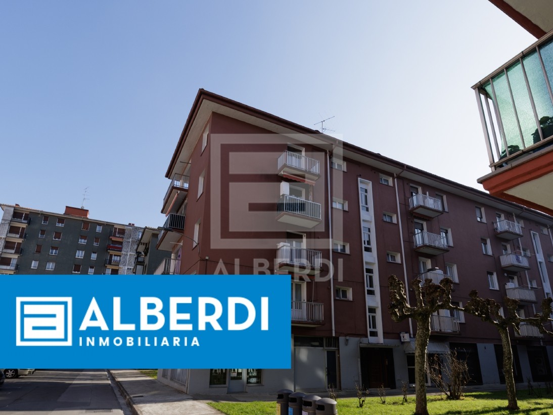 Alberdi Inmobiliaria: guztiz kanpoaldera begira dagoen etxebizitza Julio Urkixo etorbidean