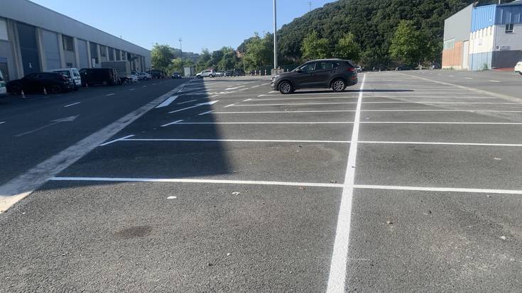 Estazioko industriaguneko aparkaleku gunean margoketa lanak ari dira egiten egunotan