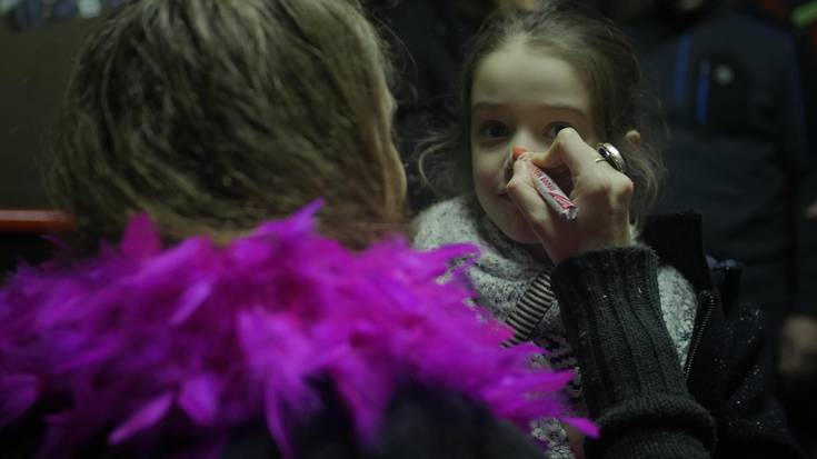Jendetza bildu zen atzo Gaztetxean, 'Hoi denk zirkue' ikuskizunean
