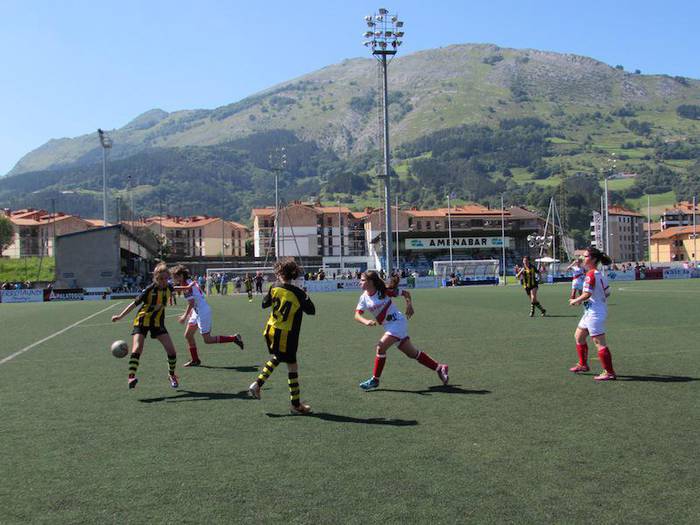 35 talde lehiatuko dira asteburuko Azpeitia Cup infantil nesken futbol txapelketan
