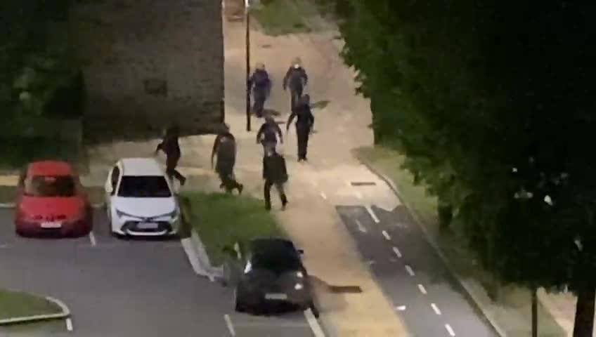 Gaur zortzi parkean bildu zirenen jokaera axolagabea, arduragabea eta giza solidaridate izpirik gabekoa salatzen dugu