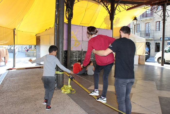 Eguragaldiagatik bertan behera utzi dituzte biharko slackline erakustaldia eta jarduera