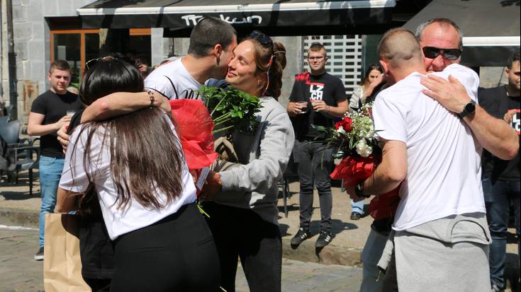 Hasi da Zuhaitz Urain 'Zizu'-ren omenezko Holz Und Blech festa