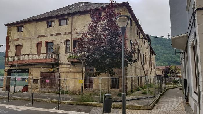 Adostasun Batzordeak kofradiako eta dikeko proposamena egin du