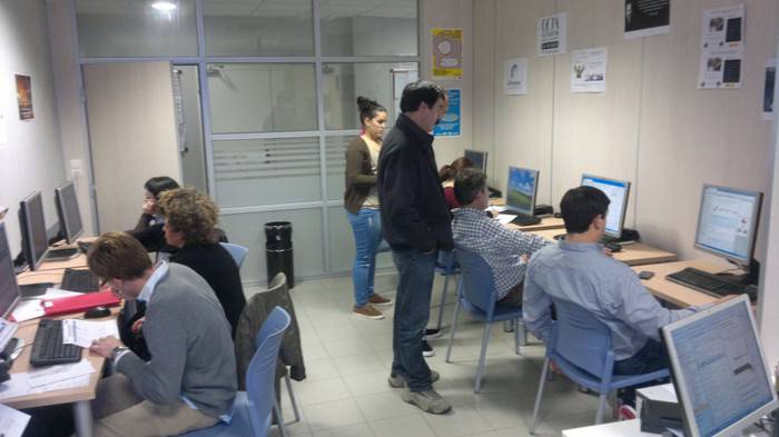 Testu eta mezu laburrak lantzeko ikastaroa antolatu du UKUEk