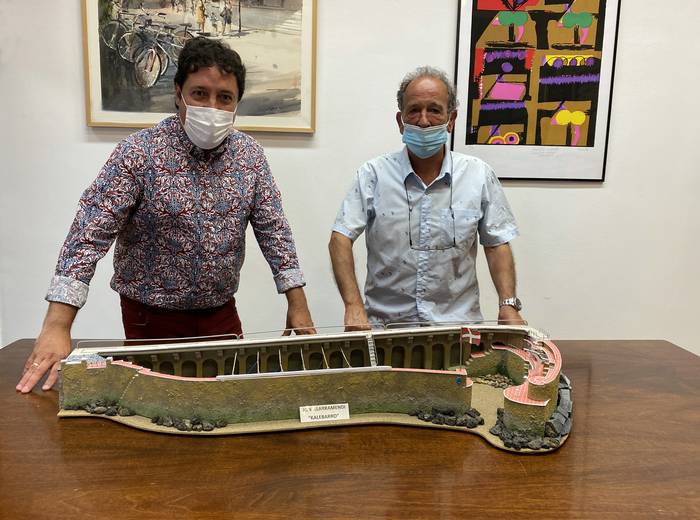 Moilaren maketa udalari eman dio Jon Illarramendi ‘Kalebarro’-k