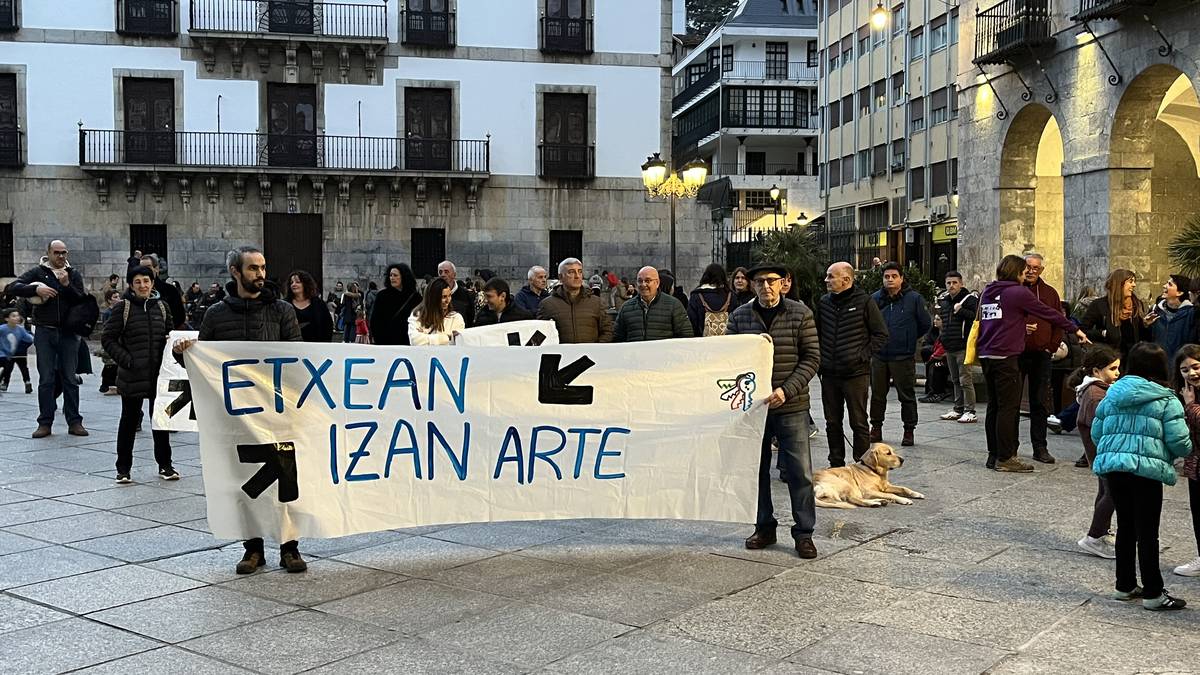 Sare Herritarrak elkarretaratzea egingo du bihar, plazan