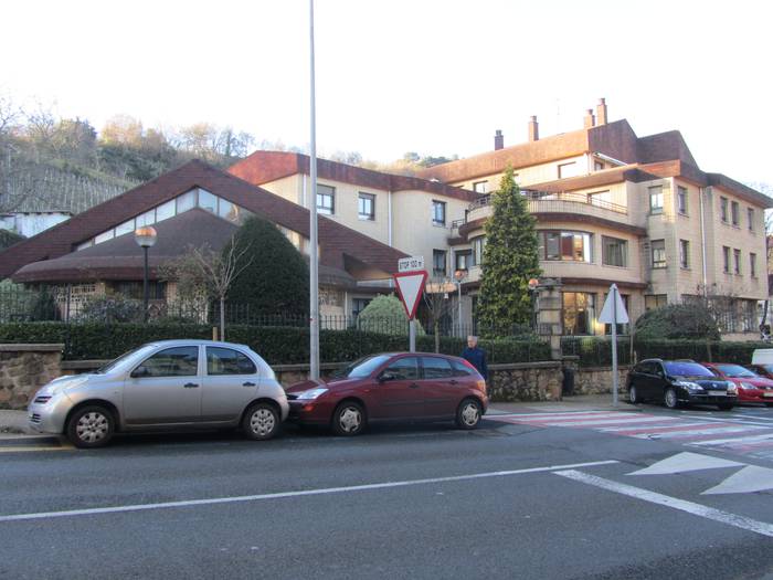 Positibo emandako emakume bat hil da Zarauzko Santa Ana egoitzan